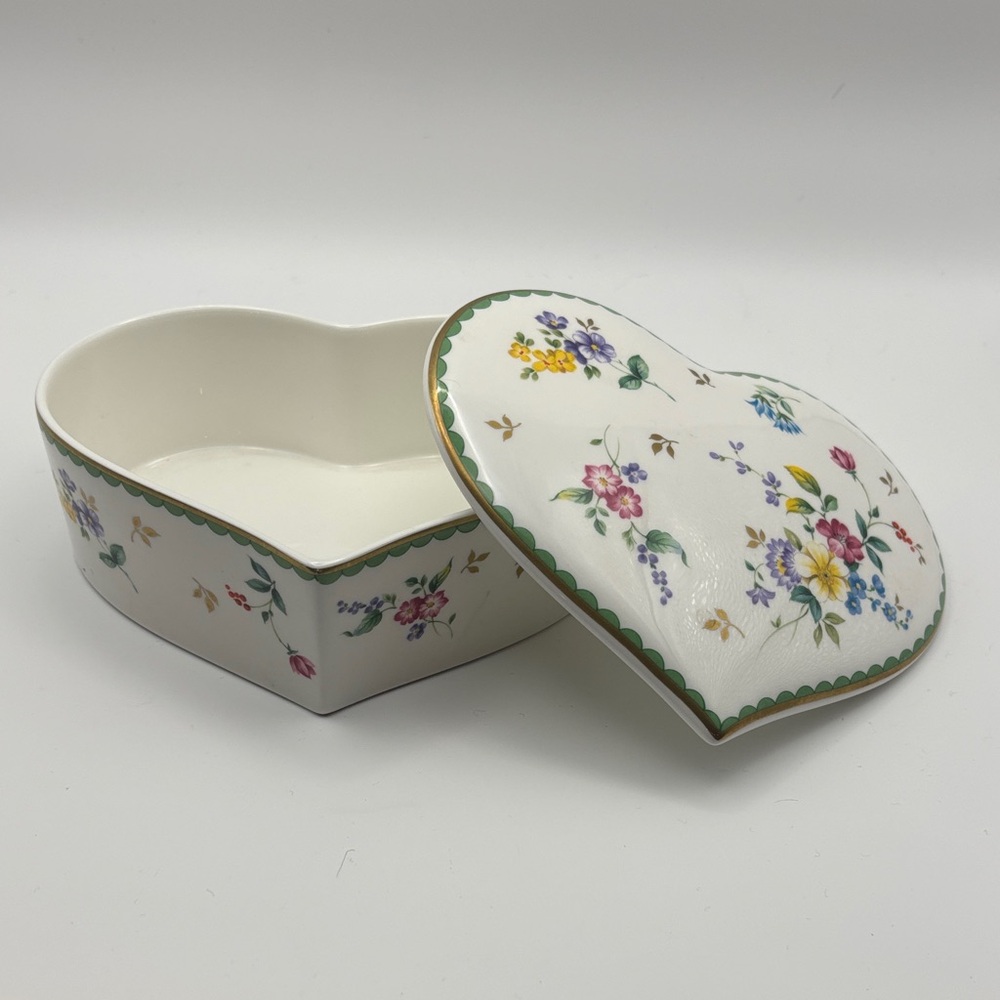 Christopher Stuart "Garden‎ Delight" Heart-Shaped Bone China Trinket Box